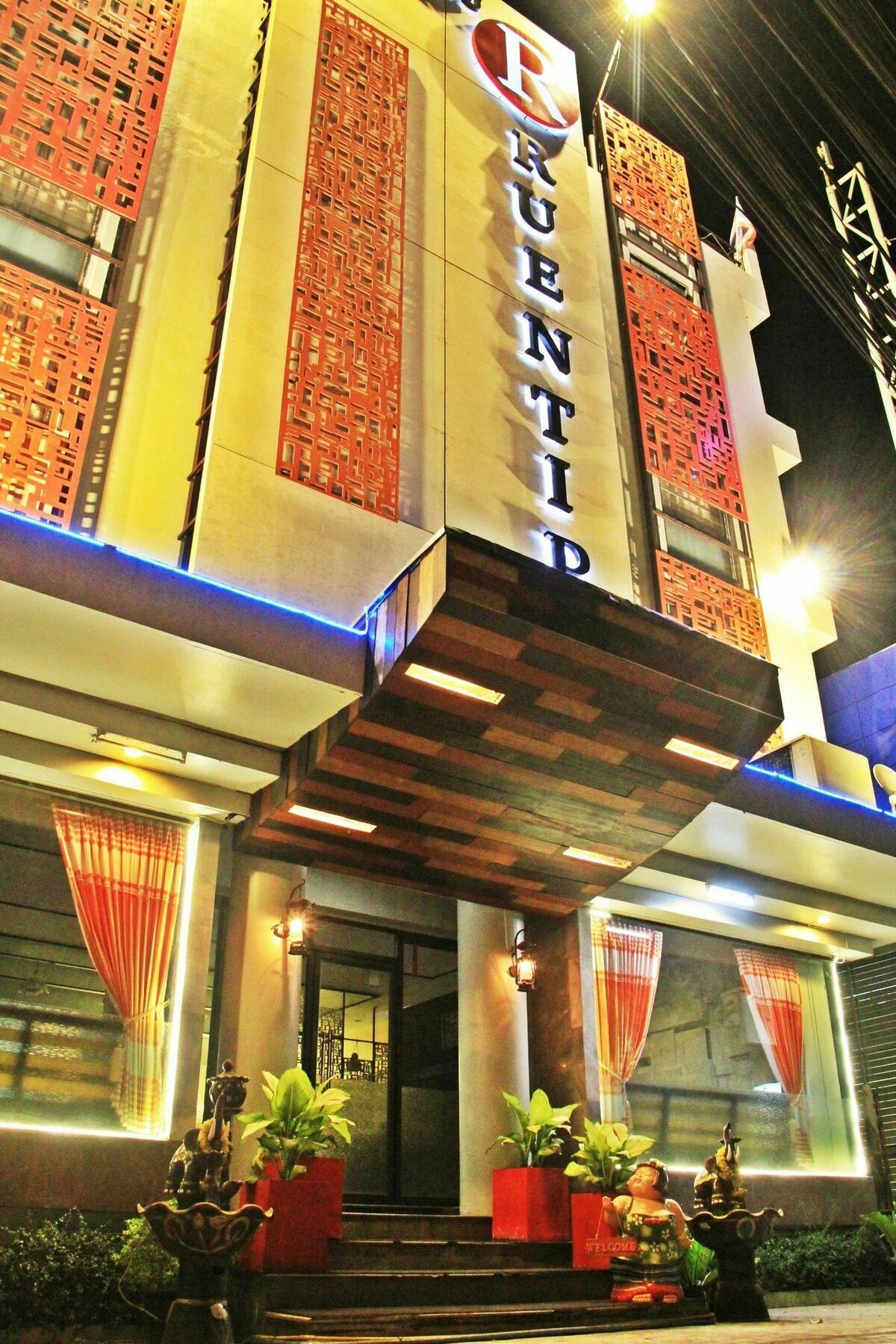 โรงแรมเรือนทิพย์ เชียงราย Ruean Tip Hotel 외부 사진